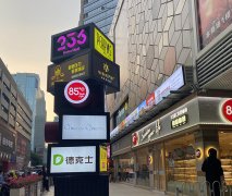 老餐飲設(shè)計師為您解讀新餐飲品牌選址是綜合商場店好還是街邊店鋪好？